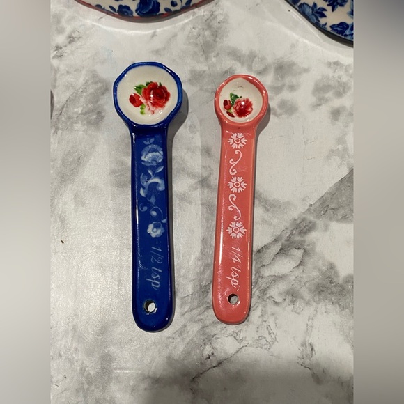 The Pioneer Woman Nesting Measuring Bowls & Spoons Set 8 piece Floral Stoneware - Picture 3 of 16